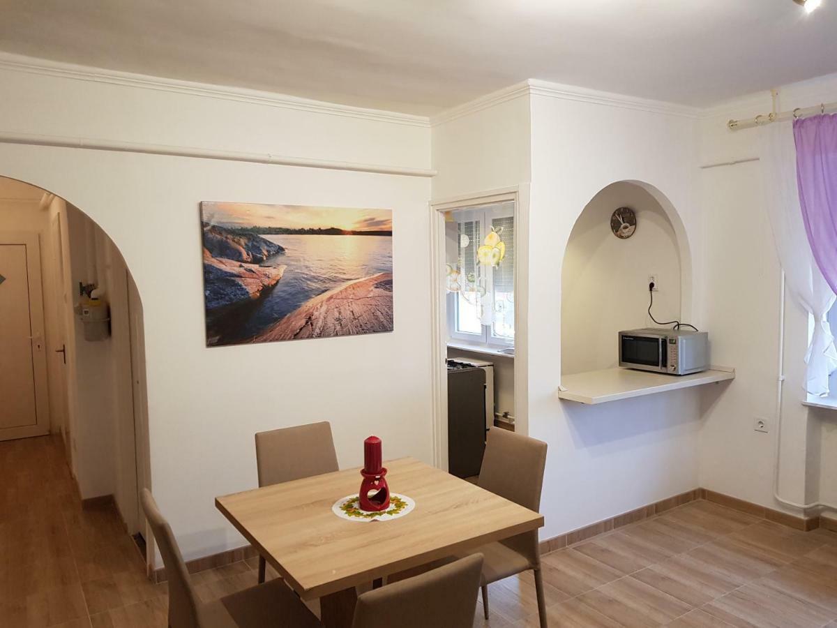 Lia Apartman Кишкунхалаш Екстериор снимка